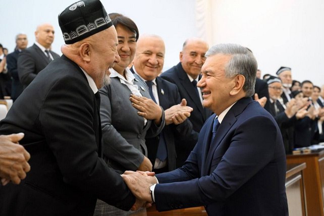 Мирзиёев 27 лет хлопок выращивали без науки теперь достигнут прогресс Президент Узбекистана Шавкат Мирзиёев 4 декабря в ходе рабочей поездки в Сырдарьинскую область встретился с фермерами обсудив итоги текущего сезона хлопководства и перспективы развития отрасли English O zbek tilida Ўзбек тилида На русском iOS Android