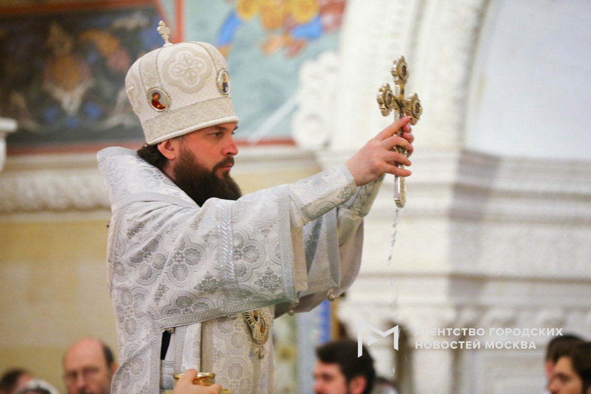 Богослужение и чин освящения воды патриархом Кириллом прошли в канун Крещения в храме Христа Спасителя.    «Москва»