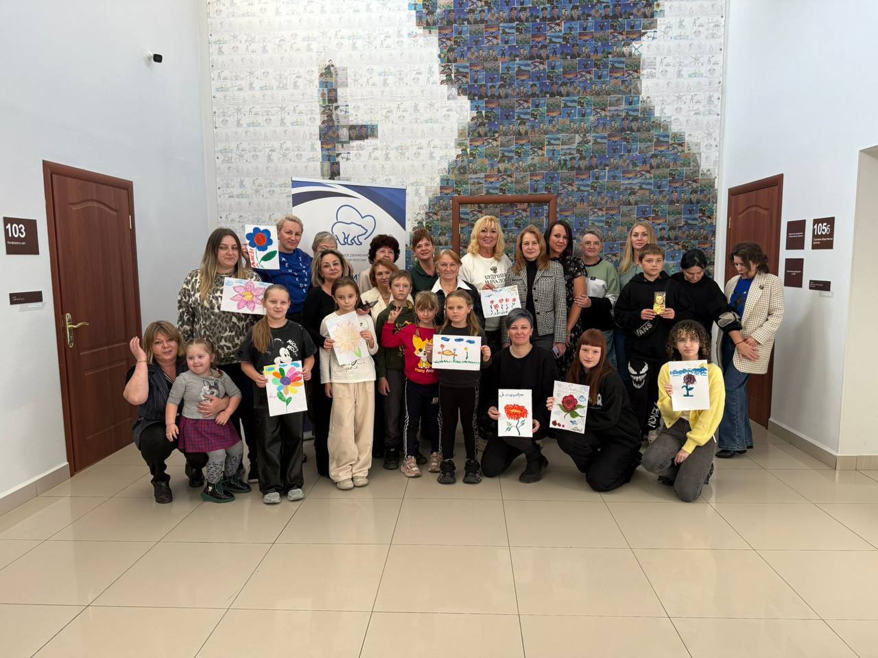 Комитету семей воинов Отечества три года За это время организация стала настоящей опорой для наших защитников Каждый день матери жены и родные военнослужащих мобилизованных и добровольцев принимающих участие в спецоперации собирают теплые посылки на передовую помогают семьям защитников проводят просветительские мероприятия Наш фонд сотрудничает с комитетом с 1 августа 2023 года Совместными усилиями организуем встречи и форумы обрабатываем обращения и оказываем поддержку как защитникам Родины на передовой так и их родственникам в тылу Уверены совместная работа фонда и КСВО принесет ещё больше пользы Поздравляем наших коллег с такой важной датой Пусть их добрые дела продолжают приносить пользу а поддержка и единство становятся мощным двигателем для достижения новых вершин на благо Родины и её защитников