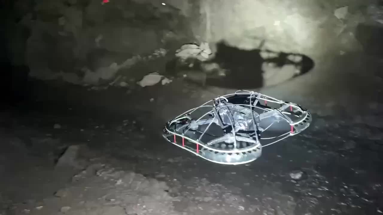 Беспилотник InnoSpector проводит исследования в недоступных зонах