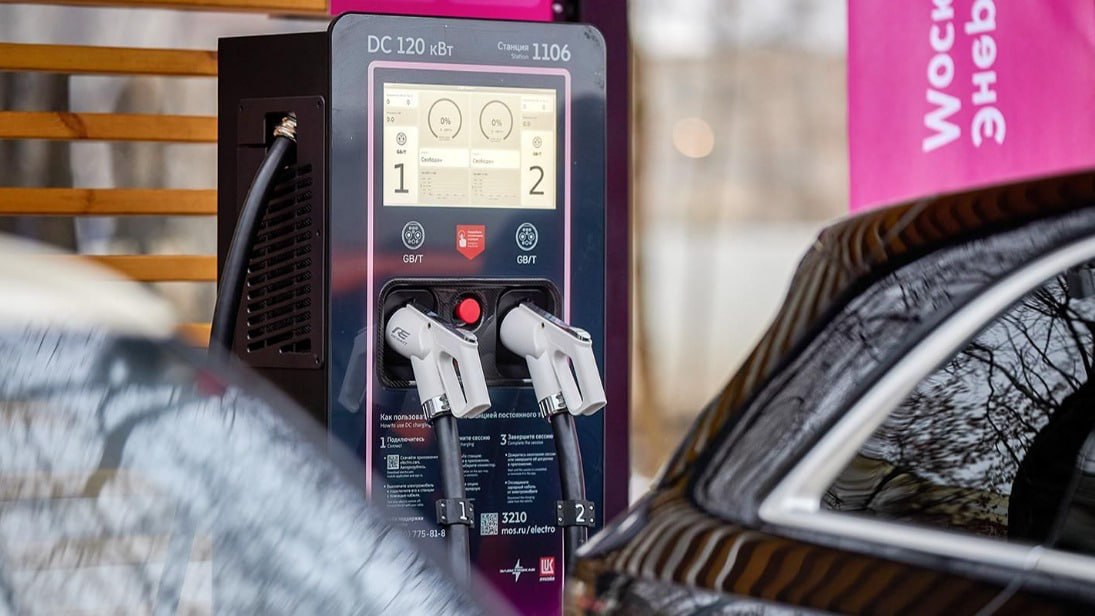 Около 550 быстрых зарядных станций для электромобилей установят в Москве в 2026 году С 2015 года число электромобилей в городе выросло более чем в 150 раз до 40 4 тыс По оценкам экспертов к 2030 году их может быть уже 320 тыс Больше новостей в Daily News