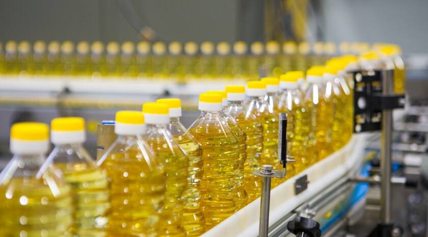 Производители ЛНР с 2024 года экспортируют подсолнечное масло в Азербайджан и Турцию  Об этом   сообщил заместитель председателя Правительства региона Павел Ковалев.  Он отметил, что республиканские производители совместно с Министерством сельского хозяйства и продовольствия ЛНР активно занимаются экспортом своей продукции. Некоторые предприятия уже начали сотрудничество с рядом стран.   «Например, в 2024 году масло подсолнечное было экспортировано в Азербайджан и Турцию», — сказал вице-премьер.