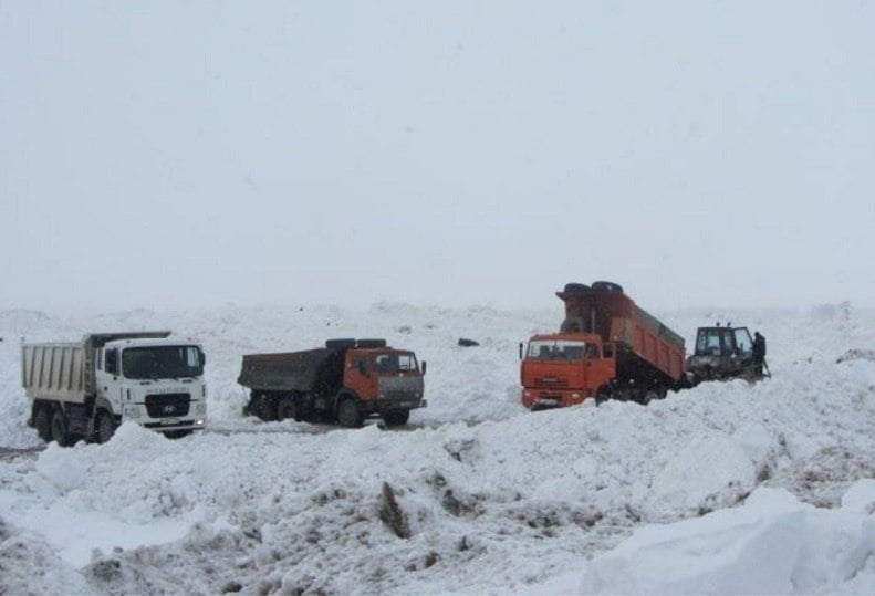 В Горно-Алтайске зимой снег будут вывозить на площадку в районе кладбища №3.   Если физическое или юридическое лицо устроит снежную свалку в ином месте, напоминает городская администрация, то нарушители могут быть привлечены к административной ответственности от предупреждения до штрафа.