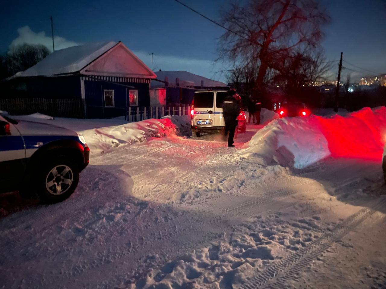 В Омске  проводится  доследственная проверка  по факту получения  тяжелых травм пенсионером.   Вчера вечером в частном доме по улице 9 Восточная в Омске в результате  разгерметизации отопительного котла, работающего на угле, 73-летний мужчина получил тяжелую травму ног и был госпитализирован.    Сотрудники следственного управления СК России по Омской области осмотрели место происшествия, изъяли предметы, необходимые для установления  причин  случившегося., опросили граждан.    По результатам проверки будет вынесено процессуальное решение в порядке ст. 145 УПК РФ.