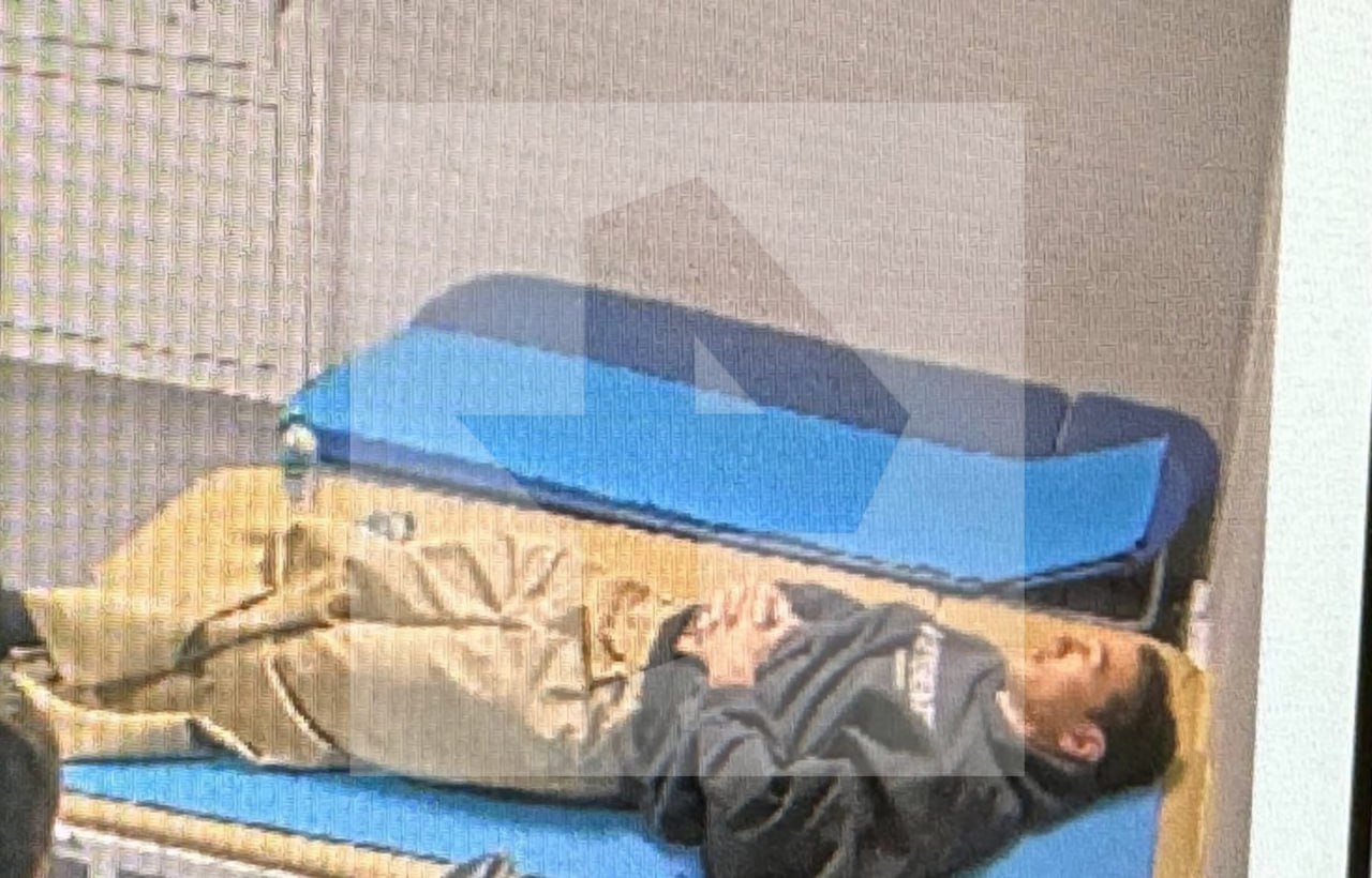 Нурлан Сабуров до сих пор находится в аэропорту Внуково Как сообщает источник РЕН ТВ у комика нет денег чтобы куда то вылететь Я честно вообще не в курсе Как снимать шоу без него не думал рассказал msk1 news комик Илья Макаров Нурлан Сабуров отказывался от гражданства РФ опасаясь санкций пишет РИА Новости со ссылкой на правоохранительные органы Сабуров гражданин Казахстана MSK1 в MAX Прислать новость