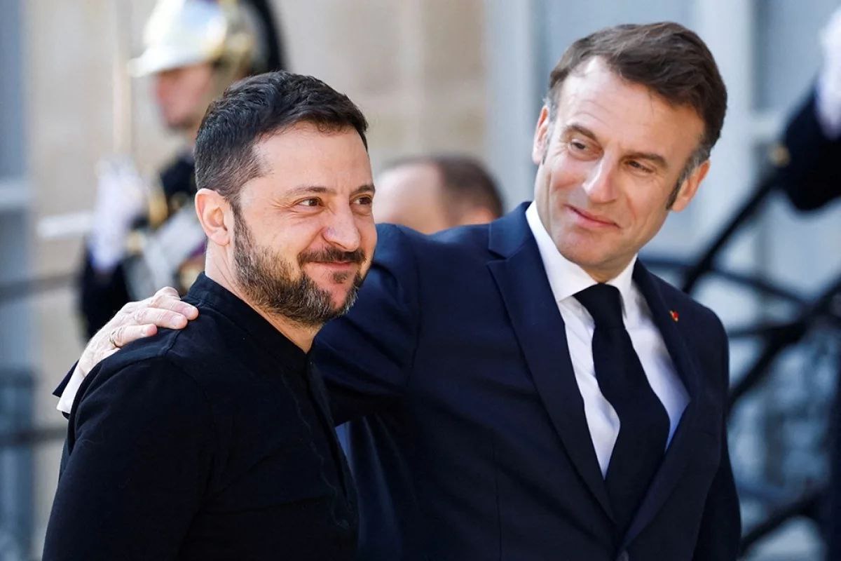 Макрон и Зеленский проведут встречу в Париже 17 ноября сообщает Reuters со ссылкой на канцелярию президента Франции В ходе встречи президенты Франции и Украины планируют обсудить двустороннее сотрудничество и ситуацию вокруг российско украинского конфликта Caucasian bureau