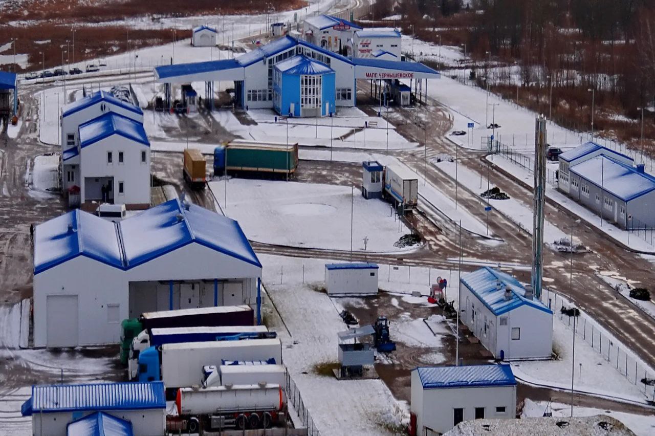 Вниманию перевозчиков Предупреждаем о возможных затруднениях при перемещении товаров через российско литовский участок границы Калининградская область Как сообщается на официальном сайте Таможенной службы Литовской Республики в результате плановых отключений с 24 января 2026 года не восстановлена работоспособность информационных систем в том числе система обработки таможенных деклараций MDAS интеллектуальная система обработки таможенных деклараций iMDAS национальная система контроля транзита NTKS система представления товаров PPMKS Рекомендуем заинтересованным лицам учитывать указанную информацию и предупреждаем о затруднениях при пересечении границы через МАПП Чернышевское Таможенный пост МАПП Чернышевское Калининградской областной таможни работает в штатном режиме ФТС России в MAX