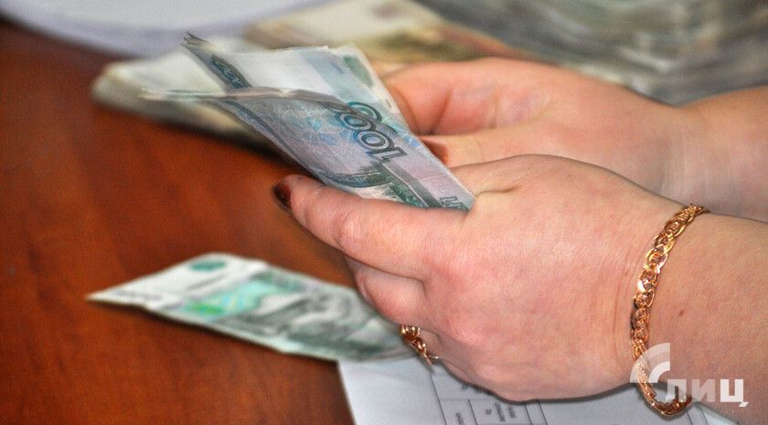 Многодетные семьи в ЛНР получат выплату на покупку школьной и спортивной формы Многодетные семьи в ЛНР смогут получить компенсацию затрат на покупку школьной и спортивной формы для детей. Об этом сообщили в Министерстве труда и социальной политики Республики. «В рамках реализации указа Президента России Владимира Путина „О мерах социальной поддержки многодетных семей“ в Луганской Народной Республике утвержден порядок предоставления мер социальной поддержки многодетным семьям на территории Республики», — проинформировали в ведомстве. Размер выплаты составляет десять тыс. руб. на каждого ребенка. В Минтруда ЛНР разъяснили, что компенсация предоставляется одному из родителей детей из многодетных семей, которые обучаются в школах по основным общеобразовательным программам по очной форме обучения. ... Подробнее>>>