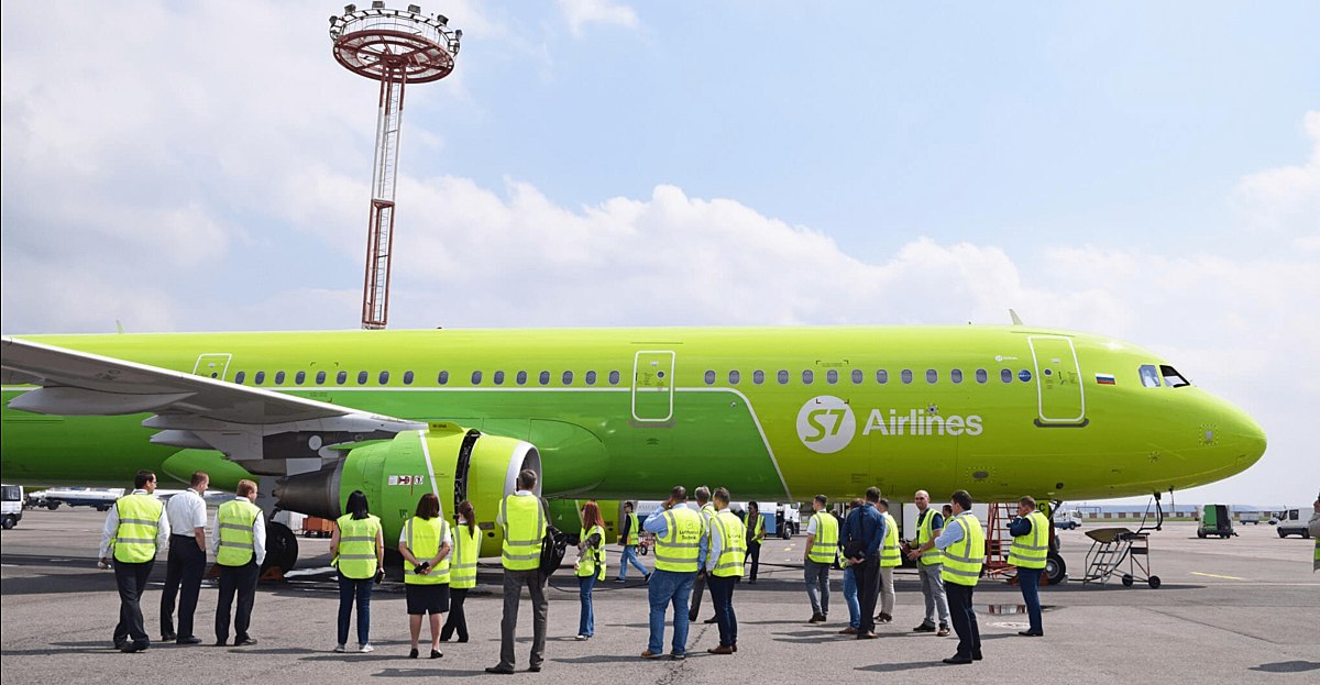 Четверг Новости такие S7 Technics входит в группу S7 вместе с одноимённой авиакомпанией завершила строительство второй очереди завода в Москве который занимается ремонтом авиадвигателей и их деталей для самолётов семейств Airbus 320 и Boeing 737 На ноябрь 2025 года количество книжных магазинов в российских городах с населением свыше 100 тысяч человек сократилось на 11 3 Белый дом США одобрил законопроект о сокрушительных санкциях против России vc ru money 2607457