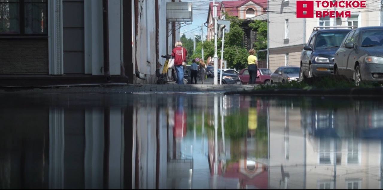 В Томской области объявили штормовое предупреждение. Сегодня во второй половине дня и до конца недели местами по области ожидаются кратковременные дожди, грозы, ливни и град. Усиление ветра до 17-22 м/с. Пик непогоды ожидается на 21 июня: во время грозы порывы ветра могут достигать 25 м/с и выше. Региональное управление МЧС России предупреждает о возможном возникновении чрезвычайных ситуаций, в частности аварий на объектах ЖКХ, обрывов линий электропередач.