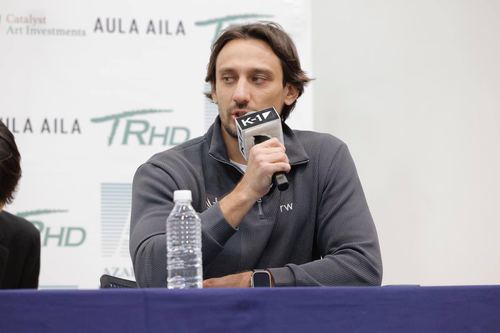 RCC возвращается к международным коллаборациями мы уже делали совместный турнир по ММА с PFL совестный турнир по кикбоксингу с One FC Теперь в Азии выступает большое количество ребят выросших в системе RCC Около года назад мы познакомились с менеджментом организации K 1 World вели совместную работу подписали несколько российских бойцов в Японию Сейчас пришло время нового этапа совместного развития К 1 заходит в Россию и первый турнир пройдет 25 апреля в Екатеринбурге на арене Академии единоборств РМК Это будет легкий вес это будет отбор в легендарную серию K 1 World MAX Работаем дальше