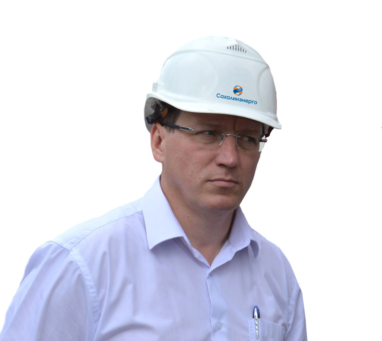 Сахалинэнерго возглавил Павел Яковлев    Совет директоров Сахалинэнерго назначил нового генерального директора — им стал Павел Геннадьевич Яковлев.    Опыт и карьера     Родился 7 августа 1974 года в Чите.     Начинал карьеру инженером-наладчиком в Кемерово.     С 1999 года работал на Харанорской ГРЭС, где прошел путь до начальника ПТО.     В 2003 году перешел на Сахалинскую ГРЭС, а уже в 2004-м стал ее директором.     С 2006 года — первый заместитель гендиректора «Сахалинэнерго» - главный инженер.    Награды и достижения     Почетный энергетик РФ     Заслуженный работник энергосистем Востока     Награжден грамотами Минэнерго РФ и Правительства Сахалинской области      Трудовой договор с П.Г. Яковлевым заключен до 30 июня 2028 года.    Прежний руководитель компании Александр Юров покинул пост по семейным обстоятельствам.    #Сахалинэнерго #РусГидро #Энергетика #Новости