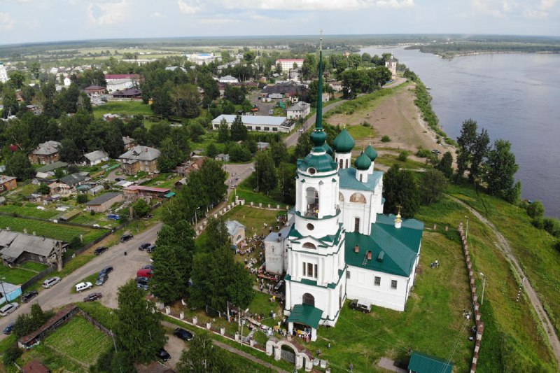 Международный фотоконкурс Северный лакомник приглашает молодых авторов Котласский ресурсный центр Открытый старт объявил конкурс архитектурной и объектной фотографии для участников из России и Китая в возрасте от 18 до 35 лет Цель конкурса показать уникальную архитектуру и традиции северных регионов России Архангельской Вологодской Мурманской областей Республики Карелия и Ненецкого автономного округа Что искать в кадре Деревянные дома храмы элементы ландшафтного дизайна и объекты инфраструктуры но без людей и животных на переднем плане Прием заявок до 15 января 2026 года Все участники получат электронные сертификаты а авторы лучших работ дипломы и возможность представить свои фотографии в Китае Победитель лично примет участие в международной выставке Фото правительство Архангельской области