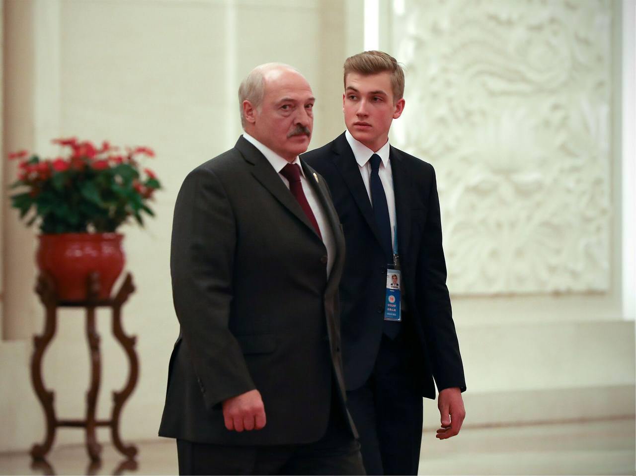 Лукашенко назначил своему сыну Николаю стипендию для одаренных детей — это около 5500 рублей.  Своих точно нужно поощрять, особенно одаренных!
