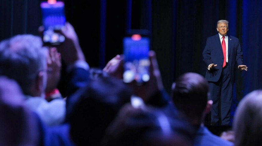 Gallup впервые за 80 лет отказалась измерять рейтинг президента США Американская исследовательская компания Gallup больше не будет оценивать рейтинг одобрения Трампа впервые отказавшись от такой практики за всю свою историю передает ArbatMedia   Прислать новость