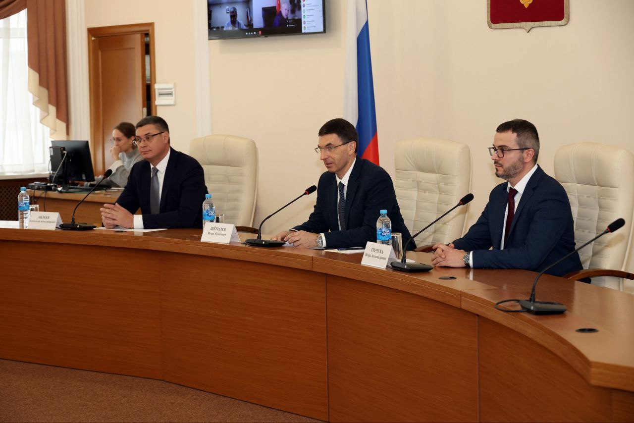 Новый ГФИ Владимирской области раньше работал в том же регионе откуда родом Авдеев newsvladimir ru fn 1738884 html Вчера полномочный представитель Президента в ЦФО Игорь Щеголев представил правительству области главного федерального инспектора по региону Им стал Игорь Гречуха Прислать новость Подписаться Мы в MAX