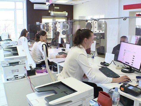 Два специалиста МФЦ из Калужской области стали лучшими на всероссийском конкурсе Сразу две победы одержали представительницы Калужской области на Всероссийском конкурсе Лучший многофункциональный центр России 2024 Они обошли более ста участников из других регионов страны рассказали в региональном правительстве http gtrk kaluga ru news obschestvo news 58467