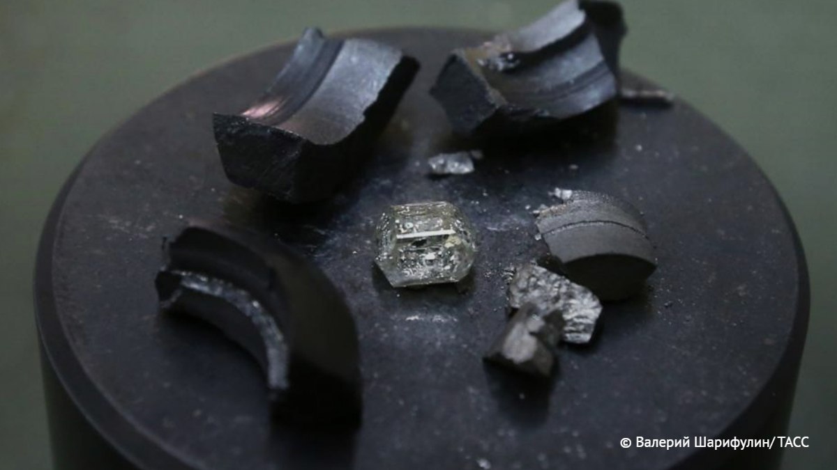 Ученые доказали прочность материала из алмазов и кремния сообщили в пресс службе ЦНИИ КМ Прометей Его можно применять при производстве авиационной и морской техники Материал устойчив к коррозии жаре и является полноценной заменой металлу Подпишись на ТАСС Наука