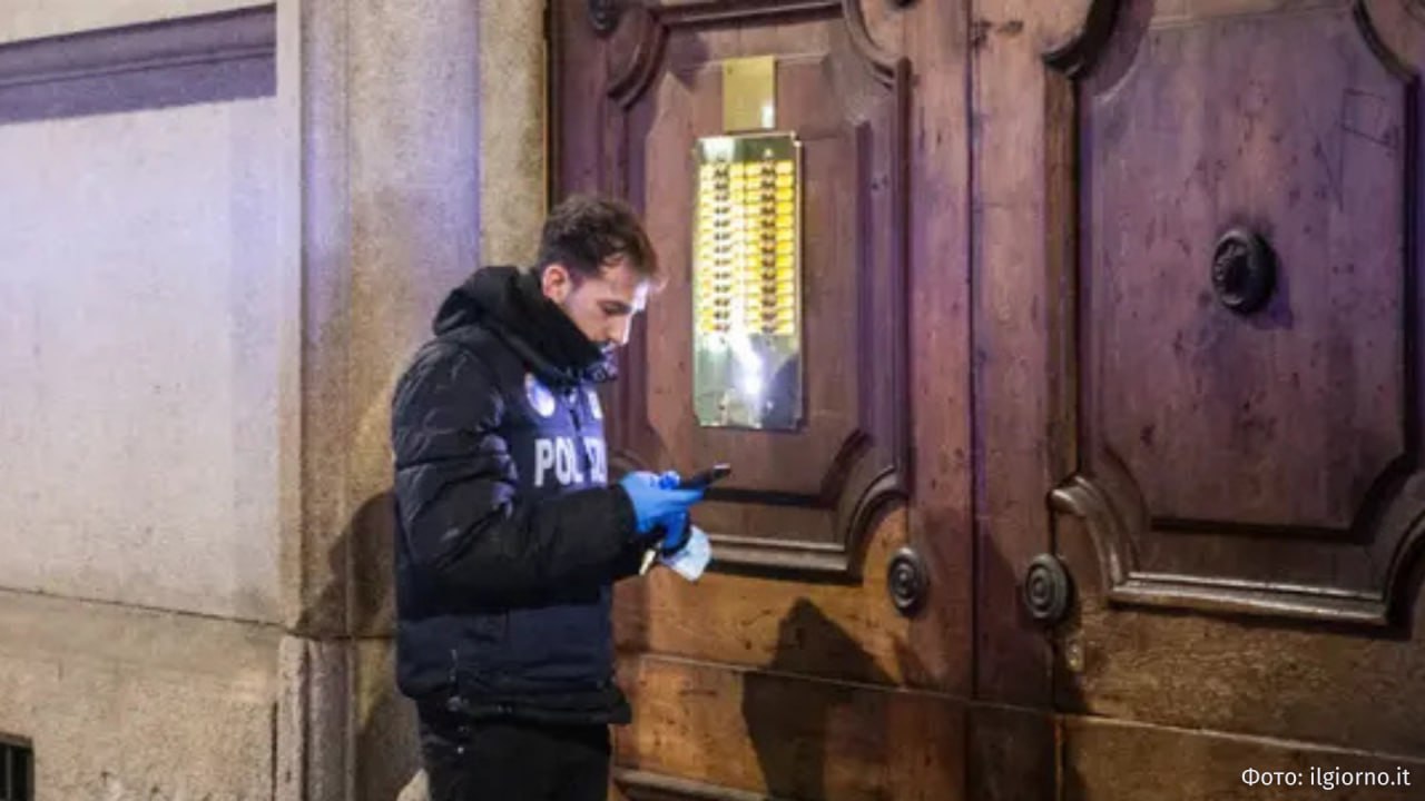 Тело украинского банкира Александра Адарича было обнаружено под окнами гостиницы в Милане Об этом сообщило итальянское издание Il Giorno По предварительным данным Адарич прибыл в Милан 23 января для подписания некоего договора Позже его нашли мёртвым во дворе отеля под окнами номера который был оформлен на имя другого человека При этом в самом номере полиция обнаружила документы с фотографией банкира выданные на разные имена и гражданства Итальянские правоохранители не исключают версию убийства По их данным в момент падения с высоты Адарич уже был мёртв Камеры видеонаблюдения зафиксировали как после происшествия гостиницу покинули двое неизвестных IZ RU в Telegram в MAX