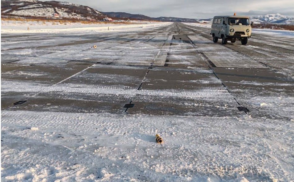 На севере Камчатки АН 26 при посадке задел светосигнальный фонарь Обновлено Камчатские следователи и транспортная прокуратура проводят проверку по факту инцидента с самолетом АН 26 в аэропорту поселка Палана Нештатная ситуация произошла 5 ноября Нажмите для подробностей kam24 ru news main 20251106 122371 html utm source telegram utm medium messenger