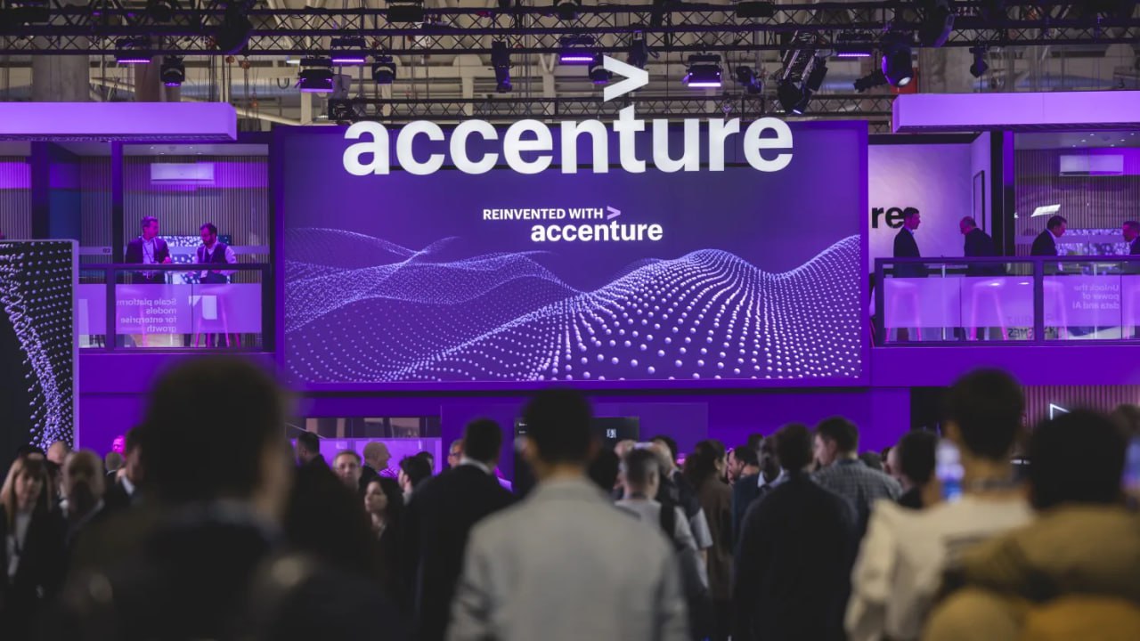 Технологическая консалтинговая компания Accenture объявила о планах уволить сотрудников которые не смогут переквалифицироваться в сфере искусственного интеллекта в рамках более масштабной стратегии реструктуризации в соответствии с которой компания будет уделять приоритетное внимание развитию ИИ ACN jkinvest news jkinvest