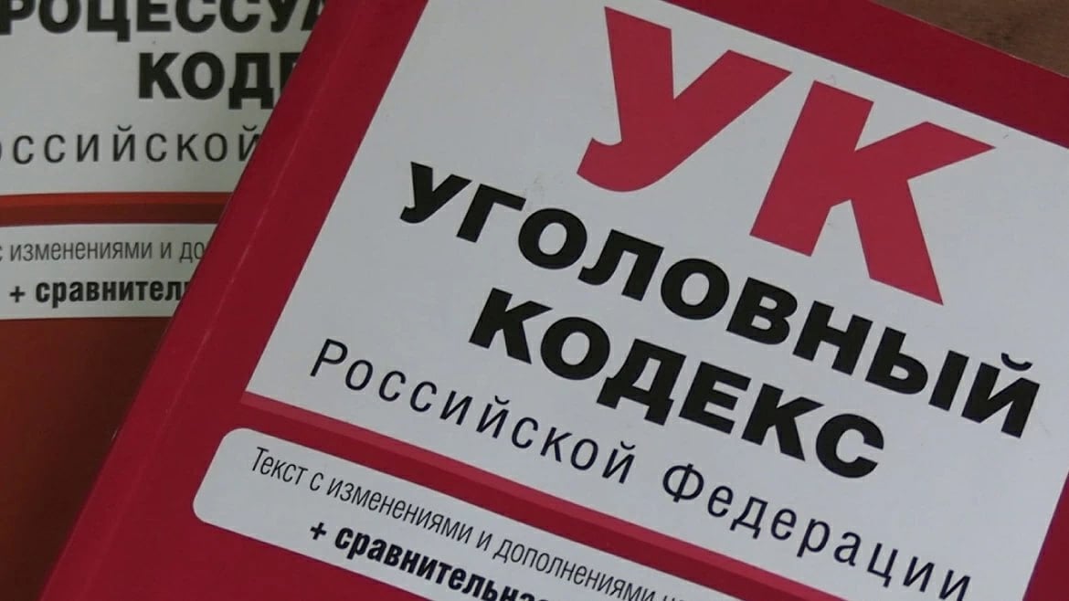 В Богородицке стражами порядка установлен подозреваемый в краже имущества из магазина  В дежурную часть межмуниципального отдела МВД России «Богородицкий» обратился сотрудник службы безопасности сетевого магазина. Он сообщил, что из торгового зала, расположенного на Заводском проезде, была совершена кража электродрели. Ущерб от противоправного деяния составил около 2 тысяч 700 рублей.  В ходе проведения оперативных мероприятий и при просмотре записей с камер видеонаблюдения сотрудниками полиции был установлен 19-летний местный житель. Злоумышленник признался в совершенном деянии.  В настоящее время в межмуниципальном отделе МВД России «Богородицкий» проводится процессуальная проверка, решается вопрос о возбуждении уголовного дела по статье 158 УК РФ «Кража».  #МВД #МВДРоссии #Полиция #ПолицияРоссии #Police #RussianPolice #Russia #ТульскаяПолиция