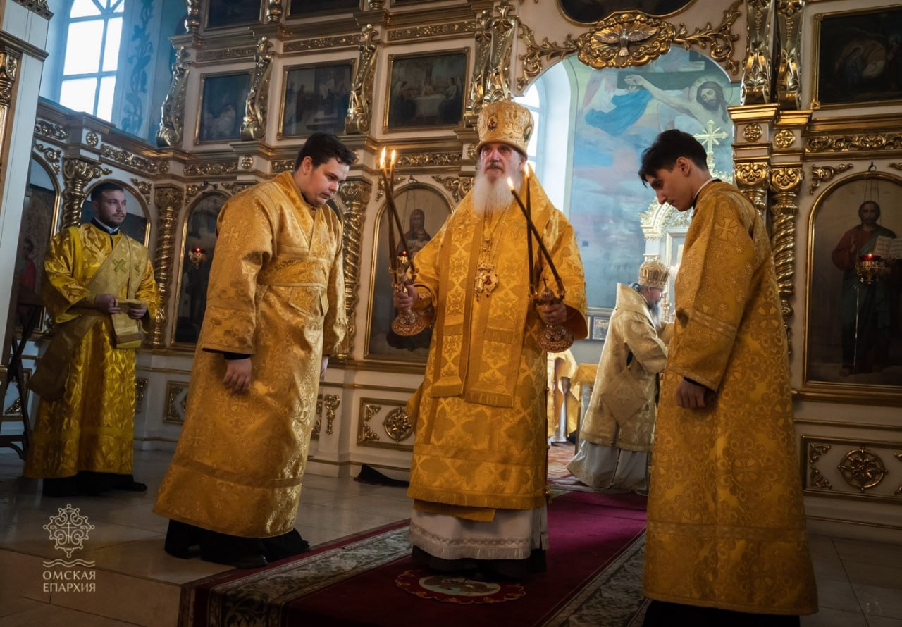 Митрополит Оренбургский и Саракташский Петр поздравил архипастыря Омской земли митрополита Владимира  Икима  с 85-летием со дня рождения.  Божественную Литургию в памятный день совершили митрополит Владимир  Иким , митрополит Омский и Таврический Дионисий, митрополит Оренбургский и Саракташский Петр, епископ Калачинский и Муромцевский Силуан, епископ Тарский и Тюкалинский Викентий, епископ Магнитогорский и Верхнеуральский Зосима, духовенство Омской митрополии.  После славления трем святителям митрополит Дионисий огласил поздравление Святейшего Патриарха Московского и всея Руси Кирилла митрополиту Владимиру по случаю празднуемого им в этом году 85-летнего юбилея, после чего архипастыри, духовенство и прихожане поздравили владыку-юбиляра с этим памятным событием.