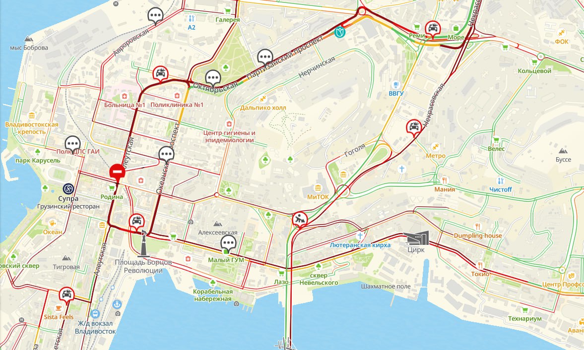 Пятничные пробки во Владивостоке начали собираться после обеда и достигли 9 баллов. Центр города сейчас лучше обходить стороной. Подписаться