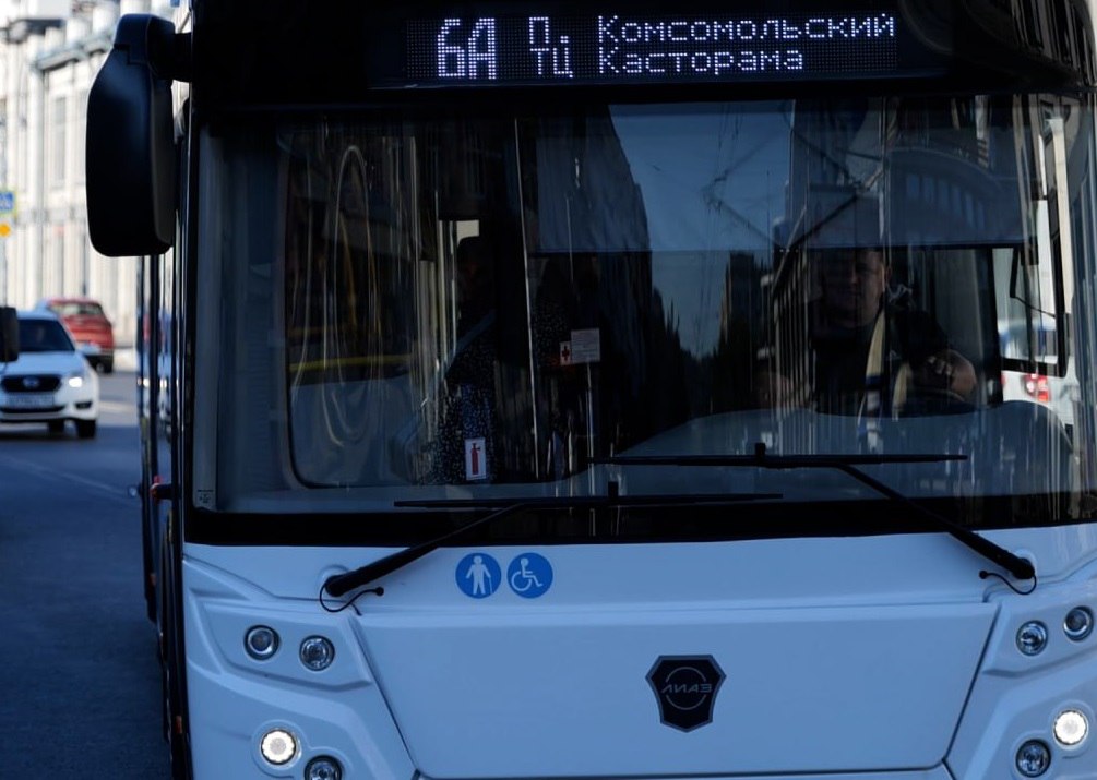 В 2026 году на брутто контракты переведут еще 2 автобусных маршрута в Саратове В ходе прямой линии губернатор пообещал что Саратов ждут большие реформы в плане работы общественного транспорта Люди отмечают положительные изменения и высказывают слова благодарности рассказал Роман Бусаргин С 1 января 2026 года на брутто контракты переведут маршруты 41 Мирный переулок Хэппи молл 2 и 8 Славянская площадь 6 й микрорайон В настоящее время по системе брутто контрактов работают 4 самых востребованных маршрута 6А 90А 11А 18А Мы в MAX Мы в TG Прислать новость