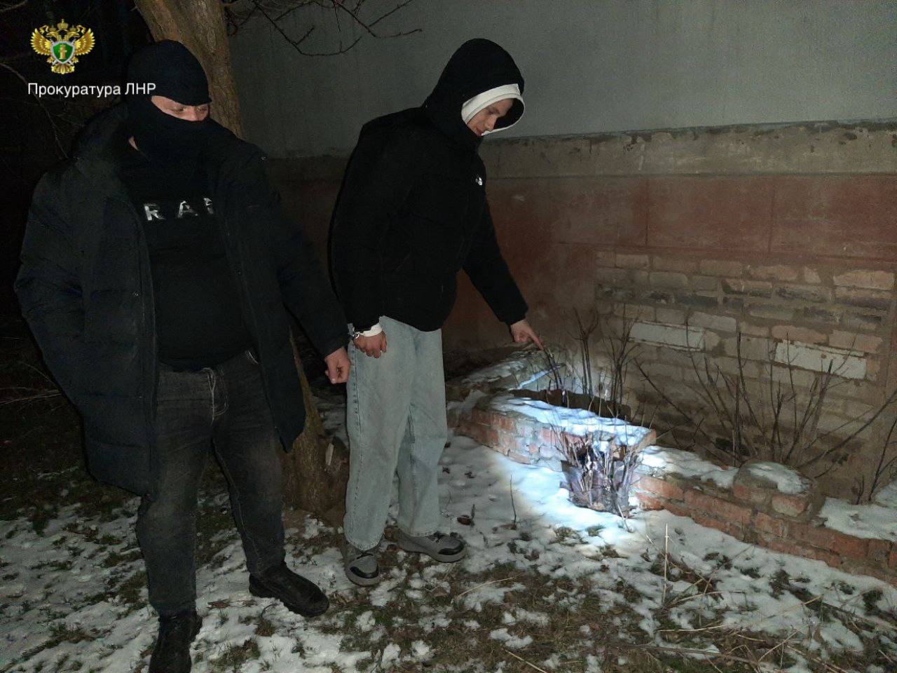 В ЛНР 21-летнего мужчину приговорили к 8 годам за попытку незаконно продавать наркотики через интернет Он сотрудничал с неустановленными лицами, которые торговали наркотиками онлайн, а сам получил партию синтетического наркотика клефедрон , разделил ее на части и спрятал для продажи в Лутугино. Однако его задержали полицейские, наркотики изъяты Суд с учетом позиции государственного обвинителя назначил наркоторговцу 8 лет в колонии строгого режима Вести. Луганск Подписаться Прислать новость