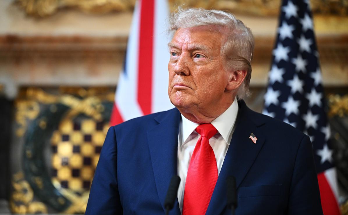 Дональд Трамп заявил о якобы массовом выходе стран из БРИКС По словам президента США причиной стали его угрозы ввести пошлины на всю продукцию из этих государств Я сказал Если вы хотите поиграть в эту игру я собираюсь ввести пошлины на всю вашу продукцию поставляемую в США Они сказали Мы выходим из БРИКС Они все выходят из БРИКС БРИКС был атакой на доллар О БРИКС больше даже не говорят отметил американский лидер В начале июля глава Белого дома пригрозил странам поддерживающим политику БРИКС дополнительными пошлинами в размере 10 Республиканец тогда же указал что члены объединения пытались бросить вызов доллару и написал о планах Соединённых Штатов потребовать от враждебных стран обязательство не создавать новую валюту БРИКС или не поддерживать любую другую валюту в качестве альтернативы могущественному доллару Подпишись на Говорит Москва