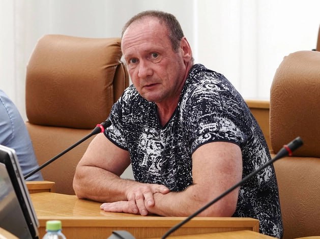 У красноярского депутата Вячеслава Дюкова планируют забрать мандат Комиссия красноярского Горсовета по местному самоуправлению рекомендовала досрочно прекратить полномочия депутата Вячеслава Дюкова Официальная причина нарушение им законодательства о противодействии коррупции Проект постановления рассмотрят на заседании сессии Красноярский Горсовет