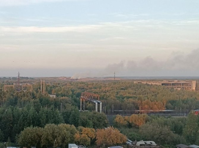 Опасность миновала пожар на свалке в Архангельске потушен Все очаги пожара на полигоне ТБО за Окружным шоссе в Архангельске потушены Напомним что накануне в Архангельске на главной городской свалке возник пожар дым расстилался над южными окраинами города Пожарные всю ночь тушили возгорания Процесс завершился только к 6 утра Дымовой завесы не видать