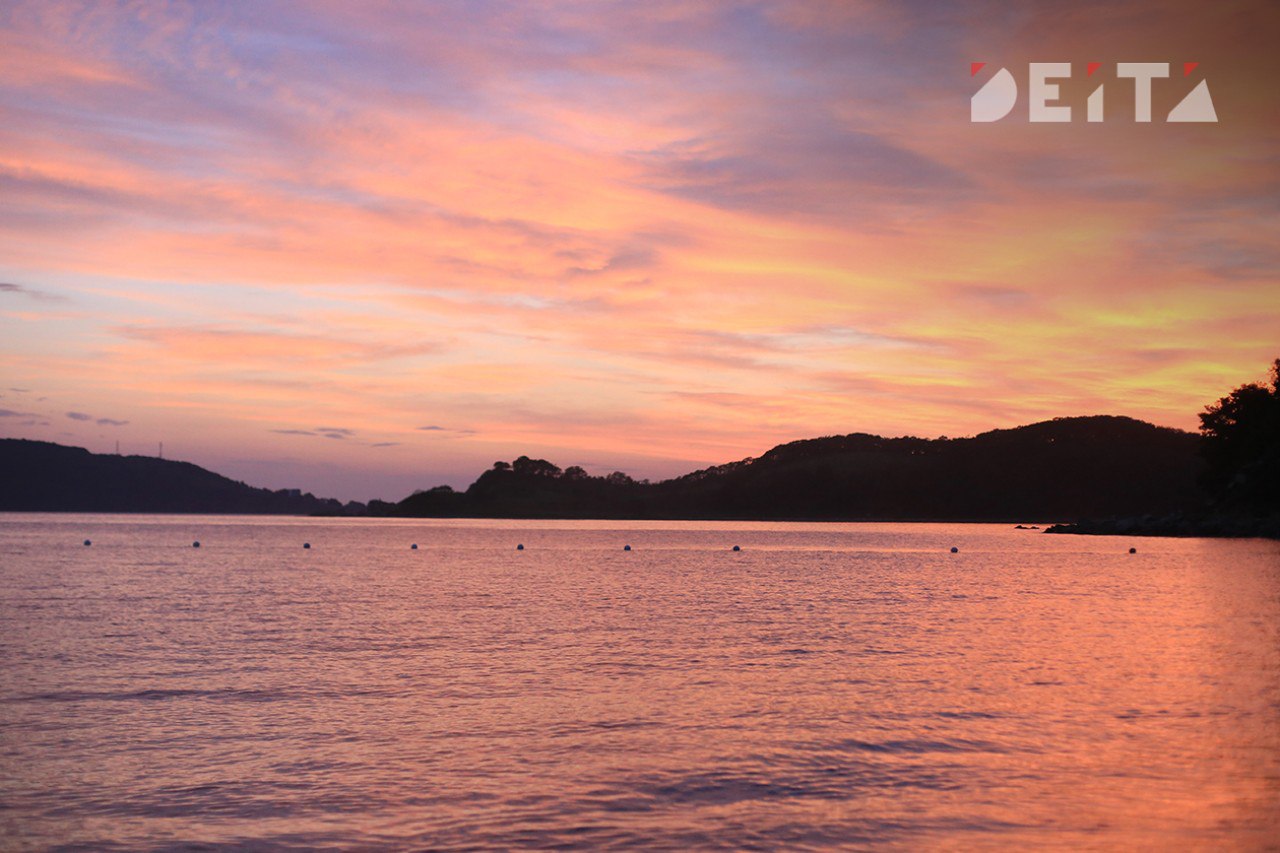 Поставки морских ежей из России в Японию достигли рекордных 82 6 млн В январе ноябре текущего года Россия значительно нарастила экспорт морских ежей в Японию Объем поставок в денежном выражении составил 82 6 млн По сравнению с аналогичным периодом прошлого года выручка выросла на 11 Россия сохраняет статус ключевого поставщика за неполный 2025 год на нее пришлось 52 всех японских импортных закупок Таким образом более половины деликатеса ввозимого в страну имеет российское происхождение Второе место занимает Чили 37 третьей стала Канада около 7 Всего за 11 месяцев Япония потратила на импорт морских ежей 157 6 млн что на 20 больше прошлогодних показателей Deitaru