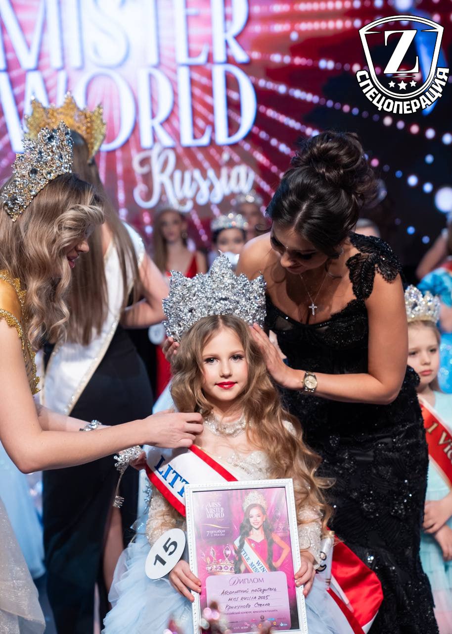 7 летняя Стелла Крикунова из Воронежа стала самой красивой девочкой России по мнению конкурса Маленькие Мисс и Мистер Россия Мира 2025 Кроме поздравлений и фанатов появились и те кто считает что недопустимо участвовать в таких конкурсах в столь юном возрасте Записки Феликса отправь другу