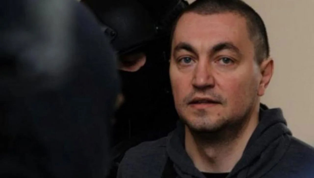 Британский суд освободил Вячеслава Платона под залог в размере 330 000 фунтов стерлингов при соблюдении ряда условий, включая электронный мониторинг. «Освобождение под залог означает лишь изменение меры пресечения, применённой к Вячеславу Платону на период рассмотрения запросов об экстрадиции, поданных Республикой Молдова. Британские власти продолжают рассматривать оба запроса об экстрадиции, которые были объединены в одно производство. Решение по экстрадиции должно быть принято британскими судами в период с 24 по 28 ноября 2025 года, согласно ранее утверждённому графику», — уточнили в Генпрокуратуре. Кишинев Live. Подписаться