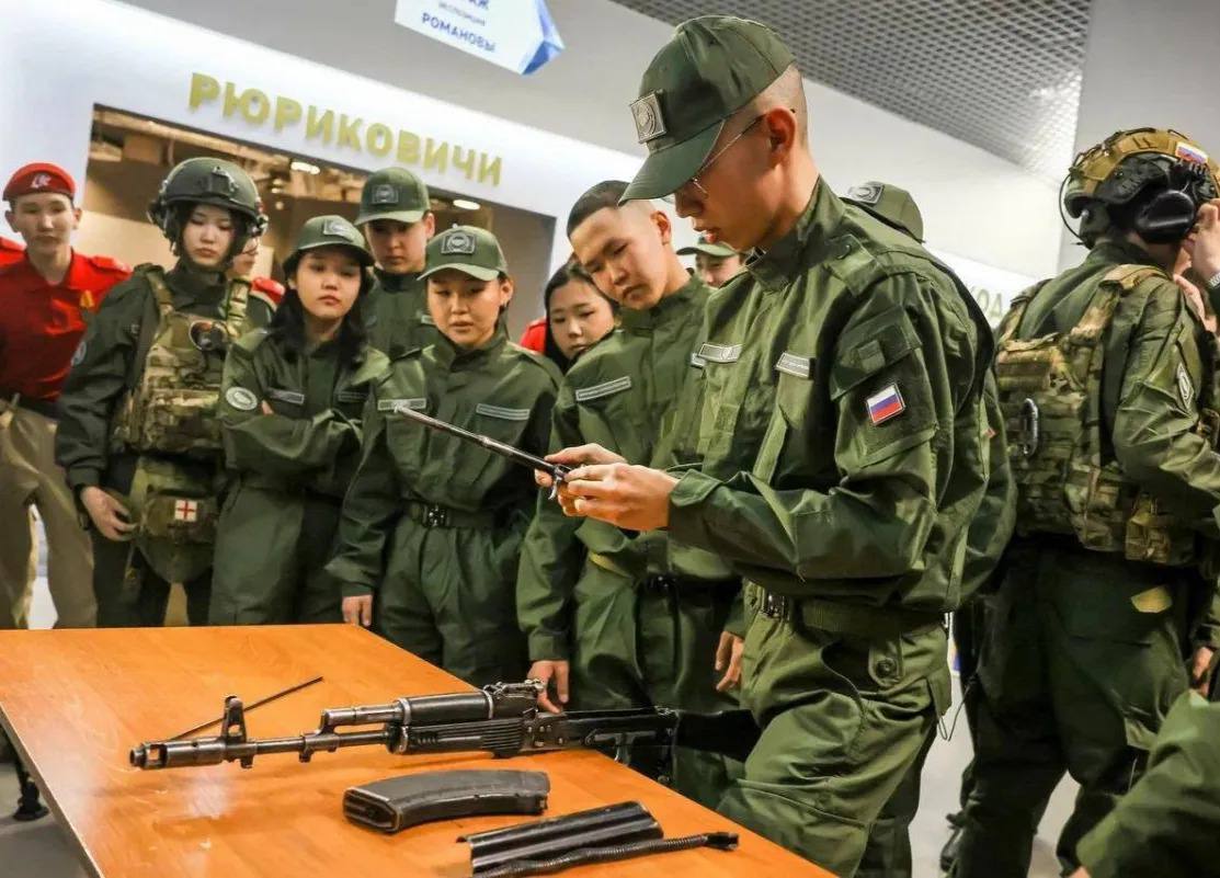 Якутия готовит команду для участия в военно-тактическом соревновании «Путь ВОИНа»  Всероссийское соревнование пройдёт в два этапа. Первый отборочный этап пройдёт с 28 по 31 августа в Волгоградской области на территории оборонно-спортивного лагеря «Авангард».  Финал запланирован в Якутске с 15 по 21 сентября на территории рядом с детским лагерем отдыха «Энергетик».  Центр «ВОИН» был создан по поручению Президента России Владимира Путина в 2022 году и охватывает сегодня 21 регион страны, включая пять субъектов Дальнего Востока.