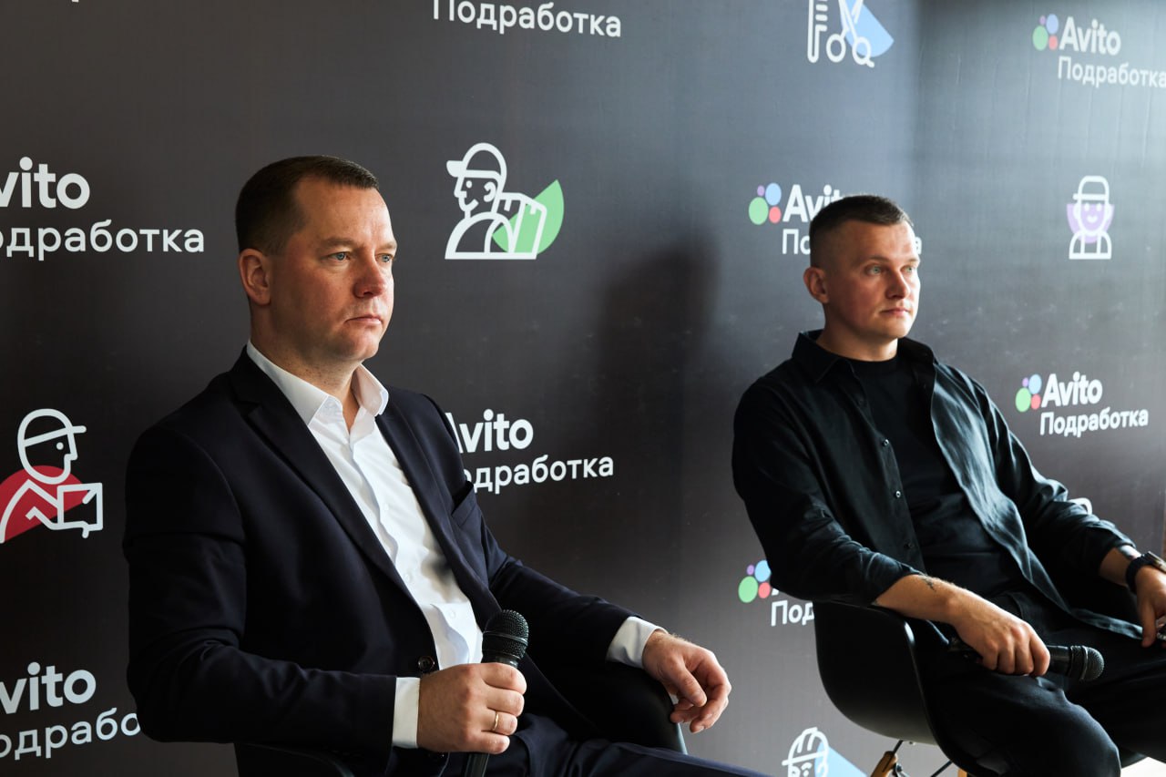 В Иванове запущен сервис временной занятости Авито Подработка Сервис Авито Подработка доступен как в крупных так и в небольших городах России теперь в этом списке есть и Иваново Расширение географии обусловлено растущим спросом на гибкие форматы занятости по данным исследования платформы с января по август 2025 года жители Ивановской области стали на 43 активнее интересоваться возможностями подрабатывать Чаще всего они ищут подработку комплектовщиками фасовщиками курьерами сотрудниками склада и уборщиками В среднем на подработке в Ивановской области предлагают 50 969 руб мес У заказчиков наиболее востребованы водители такси и курьеры а среди рабочих и линейных сотрудников уборщики комплектовщики работники торгового зала Сервис Авито Подработка отличная возможность для жителей региона найти варианты занятости с гибким графиком что особенно актуально для граждан испытывающих трудности в поиске работы Для компаний это привлекательный механизм привлечения исполнителей который помогает удовлетворить потребность в необходимых специалистах говорит Юлия Устинова директор Центра занятости населения Ивановской области Данный сервис поможет работодателям региона оперативно решать кадровые вопросы благодаря гибкости в управлении рабочими процессами и возможности привлекать работников в том числе из других субъектов отмечает Роман Соловьев председатель комитета Ивановской области по труду содействию занятости населения и трудовой миграции Востребована подработка и среди молодежи Как показало исследование Авито Подработки 40 студентов ЦФО из тех кто намерен подрабатывать во время учебы уже начали или планируют делать это с первого курса 24 опрошенных собираются искать подработку со второго курса а еще 21 с третьего Новости АвитоПодработка
