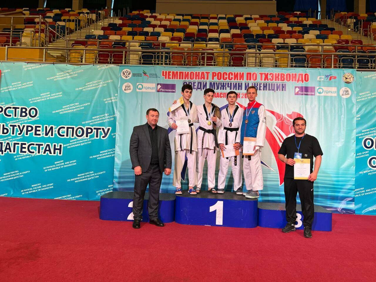 Золото и три бронзы привезли тхэквандисты Татарстана с чемпионата России В городе Каспийске Республика Дагестан , на площадке Дворца спорта и молодежи имени А. Алиева, состоялся чемпионат России по тхэквондо ВТФ среди мужчин и женщин. В турнире приняли участие более 400 спортсменов из 49 регионов страны. По итогам состязаний сборная Республики Татарстан завоевали четыре медали. Обладателями наград стали: Читать полностью