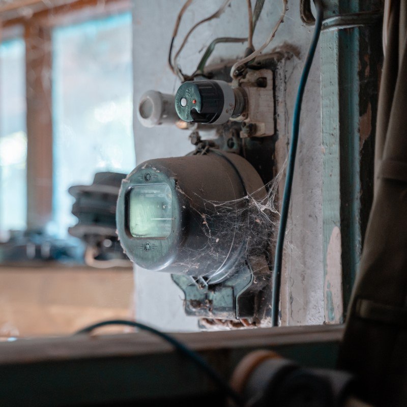 Прокуратура вернула деньги собственникам   В Сочи после вмешательства прокуратуры 200 жителей получили перерасчёт за электроэнергию на 900 тысяч рублей Причиной послужили завышенные тарифы которые применяло ТСЖ сообщает пресс служба прокуратуры Краснодарского края По данным ведомства товарищество взимало с собственников плату только по дневному тарифу игнорируя наличие у многих горожан счётчиков фиксирующих потребление электроэнергии в разное время суток Прокуратура провела проверку и обязала ТСЖ произвести перерасчёт всем пострадавшим сочинцам   Подписаться Читайте нас в Max