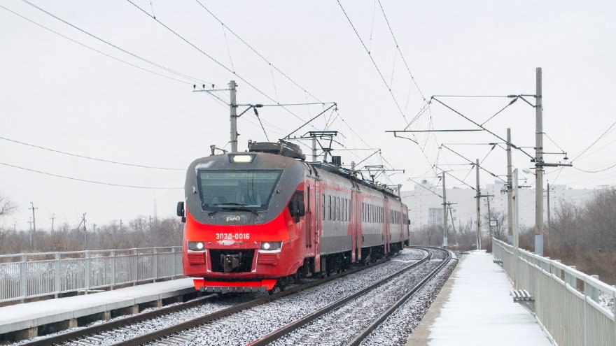 31 января в Волгограде назначили экспериментальную электричку Волжский Шпалопропитка чтобы изучить востребованность маршрута в выходные Состав отправится из Волжского в 10 47 и прибудет на ст Шпалопропитка в 12 31 В пути поезд остановится на ст Мечетка 10 59 о п Н Спартановка 11 03 Спартановка 11 07 о п Верхнезареченская 11 11 о п Вишневая 11 16 о п Воссоединение 11 22 о п Мамаев Курган 11 28 о п Бакинская 11 32 Волгоград 1 11 41 Волгоград 2 11 47 Ельшанка 11 52 о п Акварель 11 57 о п Руднева 12 01 Бекетовская 12 06 Сарепта 12 16 о п Судоверфь 12 19 Красноармейская 12 22 Заканальная 12 28 В обратный путь отправление в 18 05 прибытие на конечную станцию в Волжском в 19 46 Подписывайтесь на тот самый легендарный РИАЦ