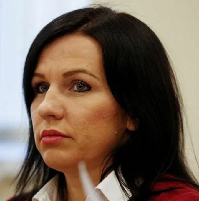 Министр природных ресурсов и экологии Калининградской области Оксана Астахова встретилась с жителями улицы Туруханской областного центра, недовольными работой расположенной здесь станции перегрузки твёрдых бытовых отходов то есть мусора . Наличие неприятного запаха, скопления грызунов и птиц подтверждены, гражданам обещано их устранение путём модернизации предприятия.