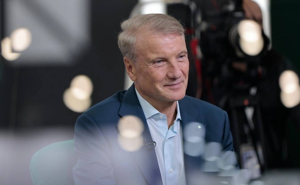 Маркетплейсы недоплатили налогов на сумму порядка 1 5 трлн рублей в 2025 году сообщил глава Сбербанка Герман Греф Те скидки которые они дают это за наш с вами счет Мне неприятно когда маркетплейсы забирают неправомерно долю на рынке у физических сетей за счет нерыночных условий конкуренции созданных со стороны государства заявил Греф