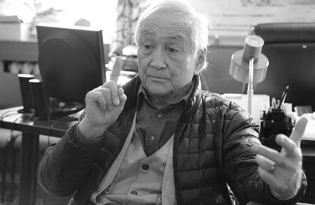 Учёный мир простился с палеонтологом мировой величины родом из Бурятии На 90 м году жизни покинул этот мир выдающийся монгольский палеонтолог Ринченгийн Барсболд Пост об этом разместил в своем телеграм канале глава Бурятии Алексей Цыденов Ведущего исследователя палеонтолога Монголии иностранного члена Российской академии наук Героя труда Монголии не стало на 90 м году жизни Ринченгийн Барсболд родом из села Большой луг Кяхтинского района Посвятил палеонтологии более 60 лет открыв миру более 20 видов динозавров Был научным консультантом режиссёра Стивена Спилберга при съёмках фильма Парк Юрского периода 18 В честь отца назвал одну из своих находок ринчения Гордимся талантливым сыном бурятского народа память о выдающемся деятеле науки навсегда сохранится в летописи родного края и памяти земляков написал в своем телеграм канале Алексей Цыденов Фото mongolnow com