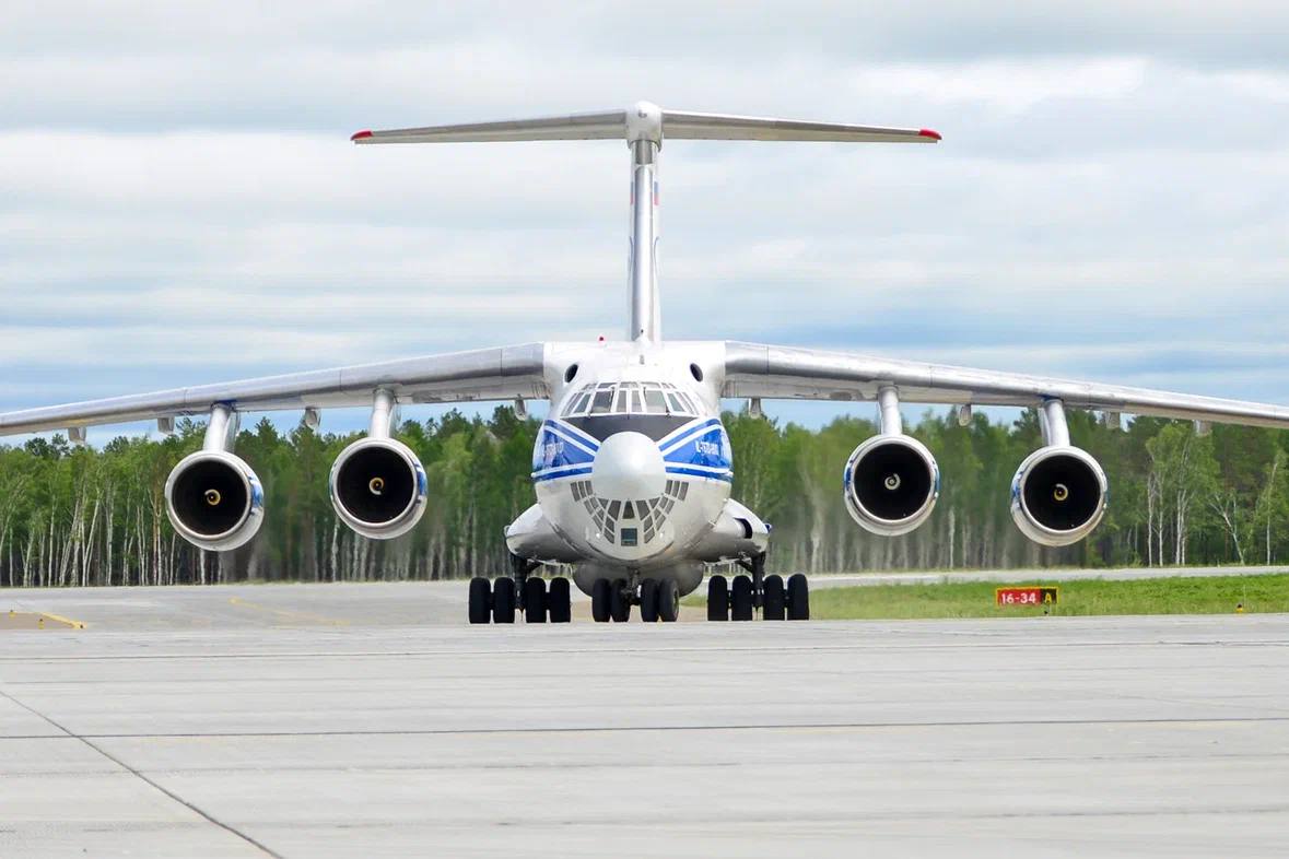 Самолет с космическими аппаратами впервые приземлился в аэропорту космодрома Восточный Грузовой самолёт Ил-76 с аппаратами «Ионосфера-М» №3 и №4 прибыл на космодром — это первая доставка космической техники после ввода в эксплуатацию аэропортового комплекса Восточного. Доставка воздушным транспортом значительно ускоряет транспортировку космической техники и повышает безопасность. Подробнее об аппаратах «Ионосфера-М» читайте в посте. Запуск спутников — этим летом.