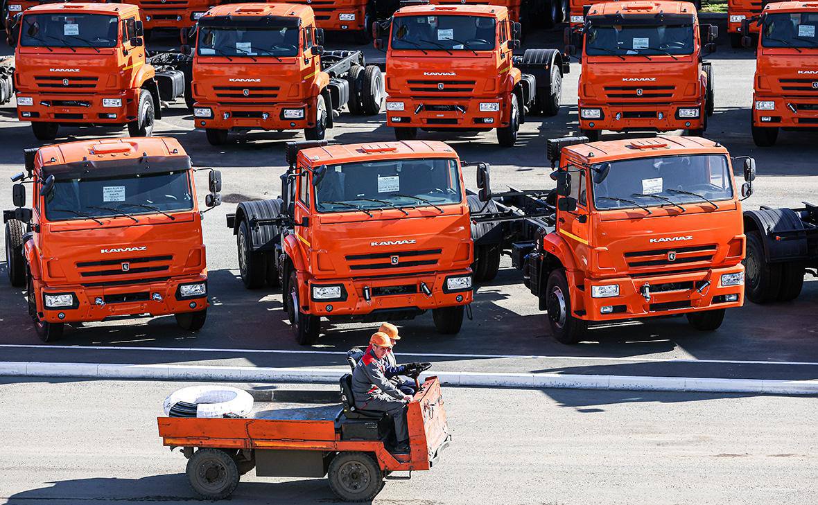 Чистый убыток КамАЗа по РСБУ в 2025 году вырос в 11 раз ПАО КамАЗ завершило 2025 год с чистым убытком в 37 млрд руб что в 11 раз превысило показатель 2024 года когда убыток составлял 3 35 млрд руб Такие данные содержатся в опубликованной отчетности компании Дмитрий Никотин Подписаться