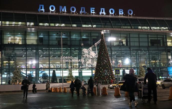 Аэропорт Домодедово стал первым в России аэропортом сертифицированным по стандарту China Friendly он прошел комплексный аудит и подтвердил высокий уровень сервиса и готовность к приему пассажиров из Китая сообщили в Роскачестве Особое внимание уделялось навигации для пассажиров наличию указателей на китайском языке многоязычным голосовым объявлениям уровень владения сотрудниками китайским и английским языками и общая клиентоориентированность moscow on air