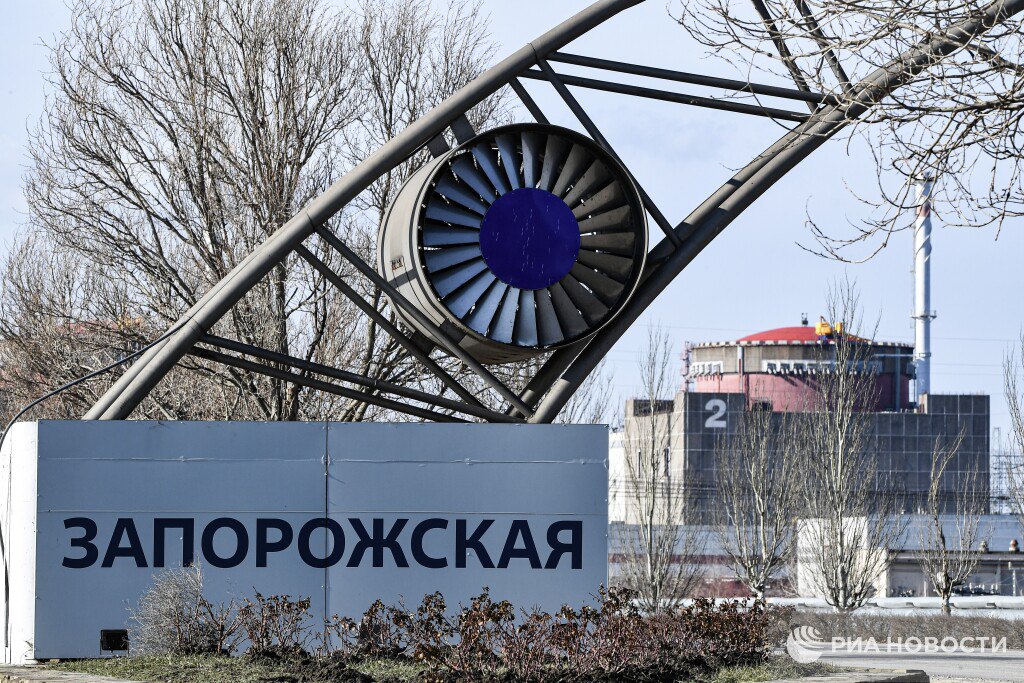 В преддверии победы. Запорожскую АЭС готовят к запуску. «На Запорожской АЭС полным ходом идет подготовка к эксплуатации в режиме генерации в соответствии со всеми нормами и регламентами атомной отрасли России. И это касается не только оборудования, но и персонала», — сообщает официальный сайт Запорожской АЭС. Ещё 58 сотрудников станции окончили курс переподготовки и прошли итоговую аттестацию в Севастопольском государственном университете, пояснили на АЭС. «В основном мы планируем обучение оперативного персонала, для того чтобы укомплектовать состав станции необходимыми специалистами для перевода энергоблоков ЗАЭС в режим генерации», - рассказал представитель ЗАЭС. #ЗапорожскаяОбласть #ЗАЭС #Восстановление Подписывайтесь на "Донбасс решает".