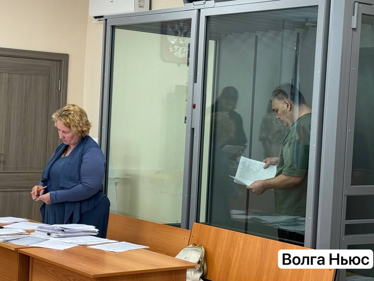 Арестованный застройщик Михаил Жуков попытался "избавиться" от судьи Октябрьский районный суд Самары 9 июля начал рассматривать уголовное дело учредителя ООО "Кольцо" Михаила Жукова об обмане дольщиков. Ранее сами дольщики писали письма властям с просьбой принять меры, после чего Жукова арестовали. Сам он на первом же заседании начал заявлять, что не доверяет суду, а адвокат и вовсе просила вернуть дело следствию. Подробнее на сайте по ссылке