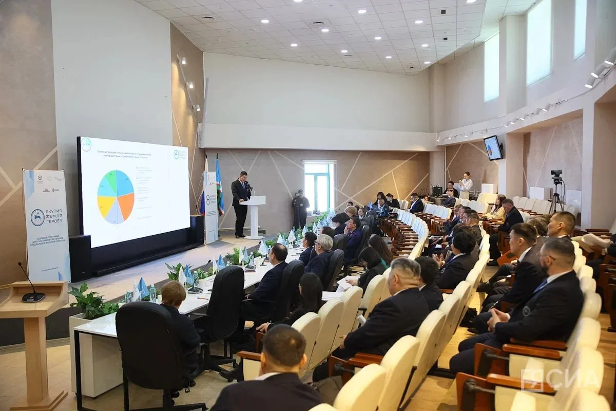 Началась защита выпускных работ курсантов кадровой программы Якутия Земля героев В Высшей школе инновационного менеджмента при главе Якутии 6 мая стартовала защита выпускных работ курсантов кадровой программы Якутия Земля героев В течение дня свои проекты представят 24 участника специальной военной операции Каждому отводится 20 минут на доклад В дальнейшем их ждет работа на ответственной должности муниципальной или государственной службы республики Обучение по программе началось в прошлом году и включало стажировки в органах власти местного самоуправления и предприятиях государственного сектора Теперь курсанты вышли на финишную прямую вручение дипломов запланировано ко Дню Победы Подробнее читайте ЗДЕСЬ Все новости Яестьновость Обсудить Читайте нас в MAX